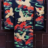 Японское шелковое кимоно "Журавли на черном"